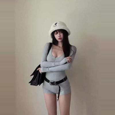 辣妹灰色紧身长袖连体短裤