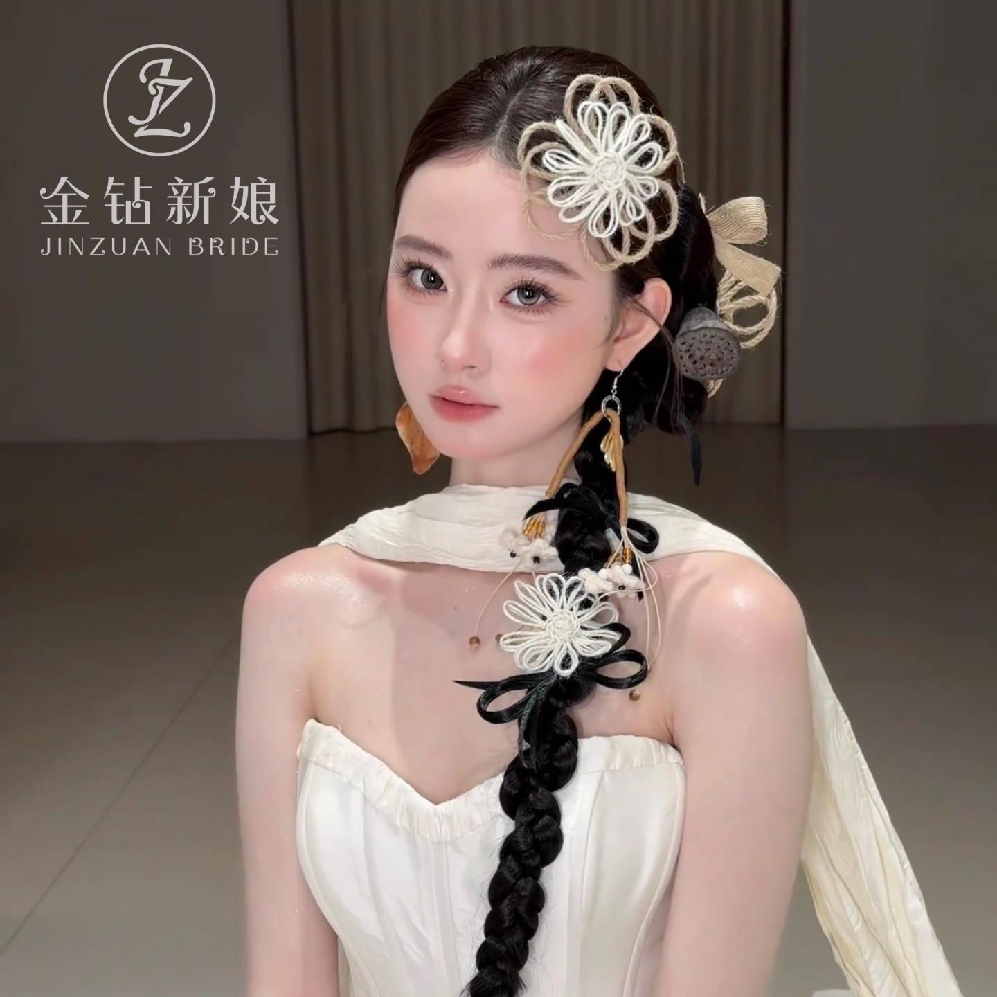 2026新款新中式新娘头饰手工编绳花朵莲蓬晨袍饰品小众写真发饰女