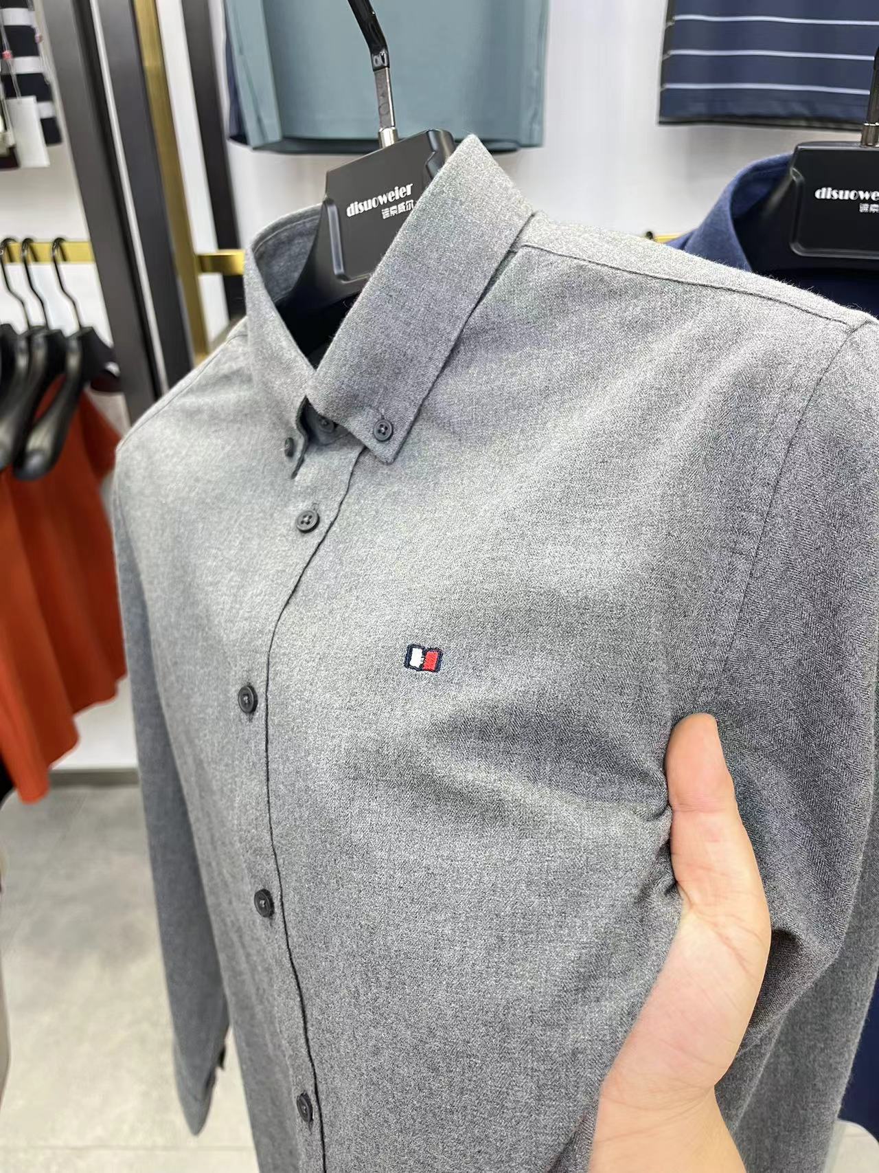 新款牛津纺100%纯棉长袖衬衫宽松翻领上衣中青年商务休闲纯色衬衣