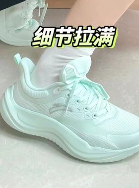 安踏女子跳绳有氧健身