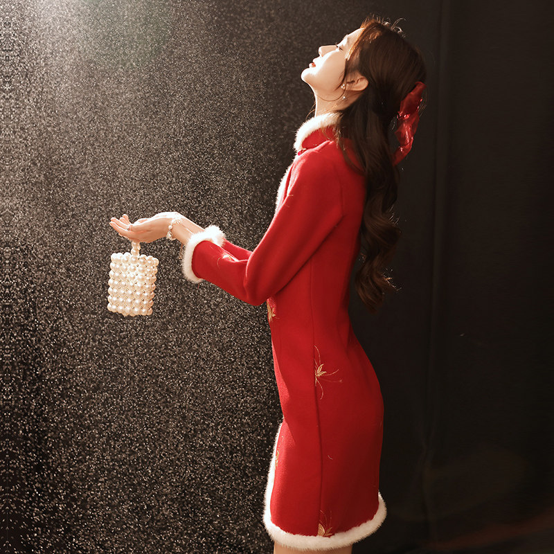 红色旗袍冬季冬款加厚绒女过年小袄拜年服毛呢新年战袍短款小个子