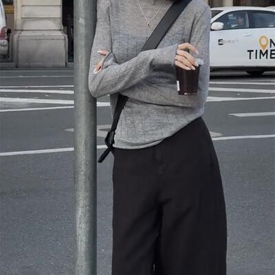 初春精纺羊毛针织衫女烟灰色卷边低圆领微透打底内搭显瘦防晒上衣