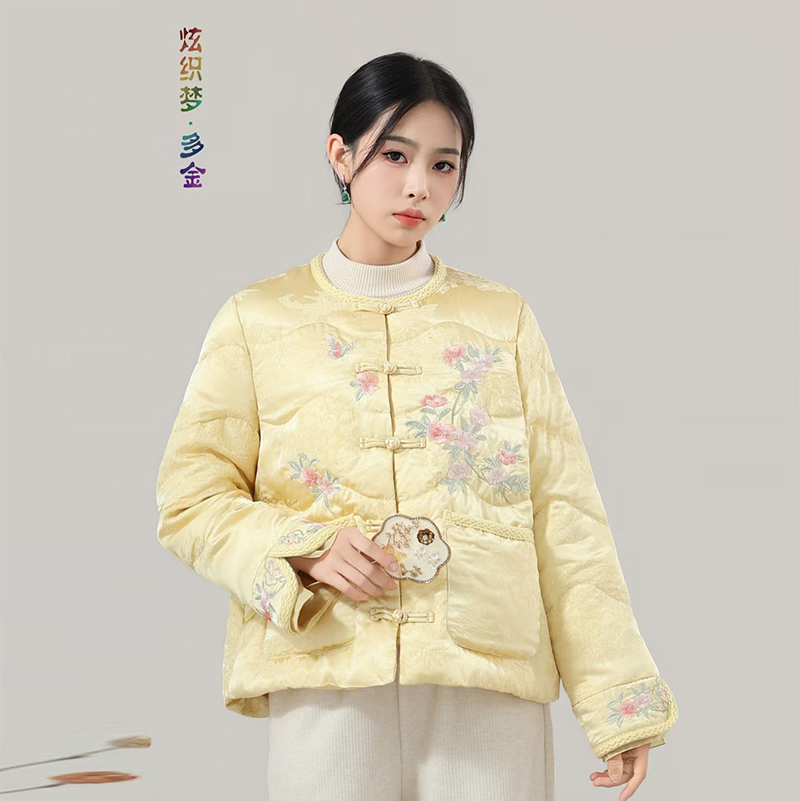 炫织梦2025冬季圆领国风羽绒服对襟盘扣缎面提花刺绣短款羽绒外套