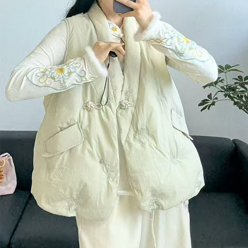 2025女冬季新款新中式国风盘扣刺绣羽绒马甲女民族风Y领设计坎肩