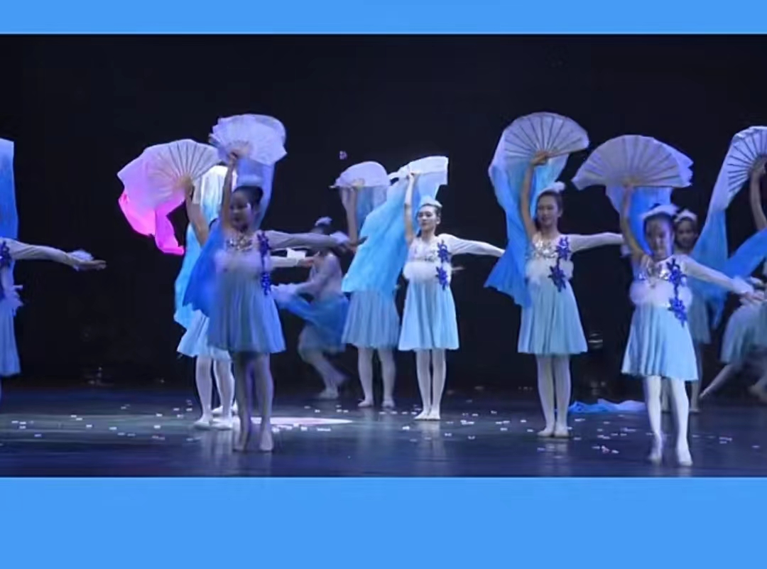 六一蓝色演出服扇子舞表演服