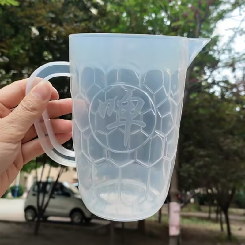 2斤老款大容量啤酒杯塑料扎啤杯耐摔加厚带把厂家直销鲜啤凉水壶