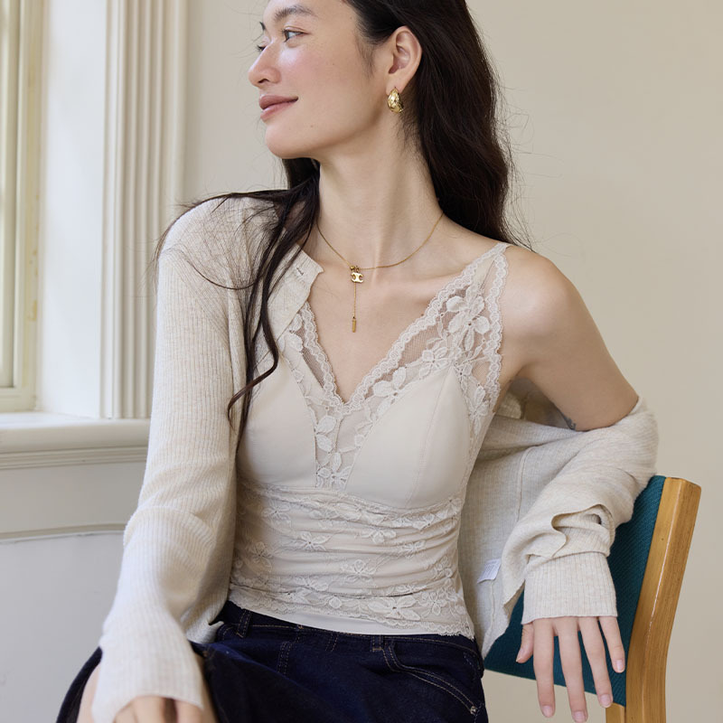 25秋冬立体蕾丝花边V领吊带美背可外穿打底内衣一体固定杯设计款
