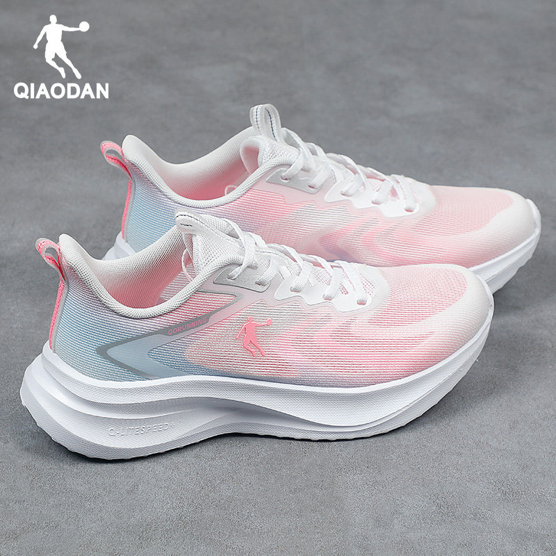 乔丹女鞋网面跑步鞋轻便透气减震休闲软底防滑耐磨系带运动鞋女