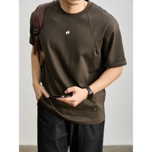 男夏季 饰圆领短袖 时尚 纯色T恤上衣线条勾勒设计刺绣装 通勤款 LUUD