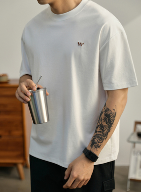 LUUD 简约小刺绣圆领T恤男士日常百搭白色落肩短袖衫夏季棉质上衣