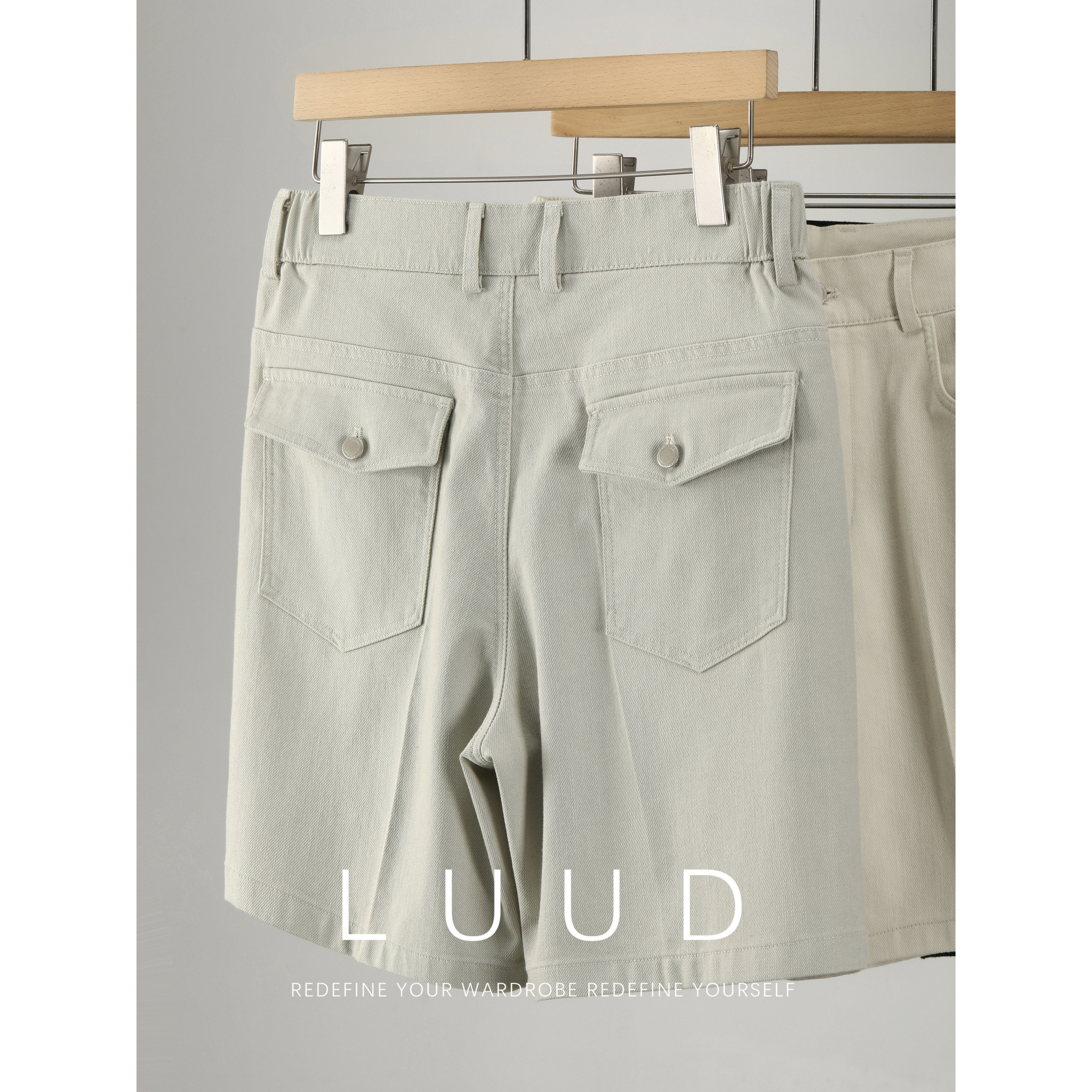 LUUD 竹节斜纹肌理纯色休闲短裤翻盖口袋仿牛仔半松紧腰五分裤男