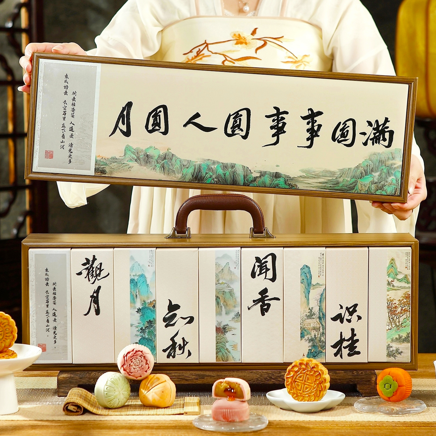2025中秋月饼礼盒装企业定制送礼长辈广式蛋黄莲蓉五仁中秋节礼品