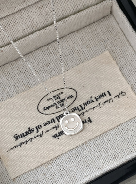 S925银白贝母笑脸方牌锁骨链