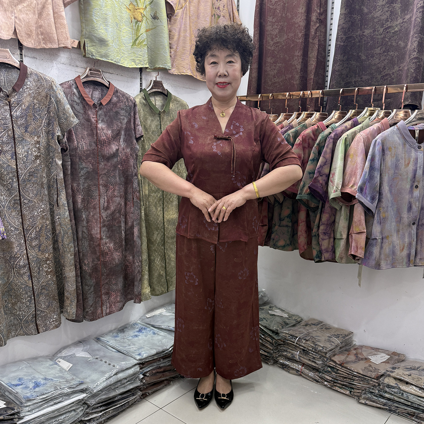 妈妈夏季新中式V领收腰短袖两件套花色+40-50岁阔腿裤气质套装