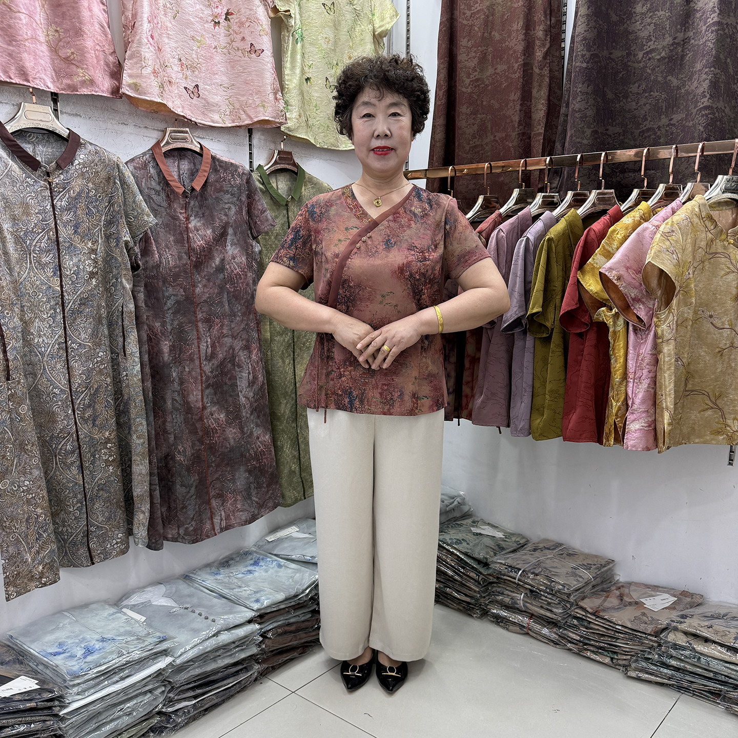 妈妈V领斜襟水墨印花短袖上衣50多岁宽松大码奶奶套装国风小衫夏
