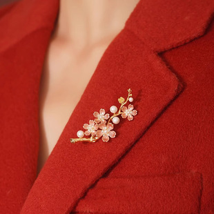 精致腊梅花胸针高档女气质珍珠胸花轻奢小众设计感别针大衣旗袍配