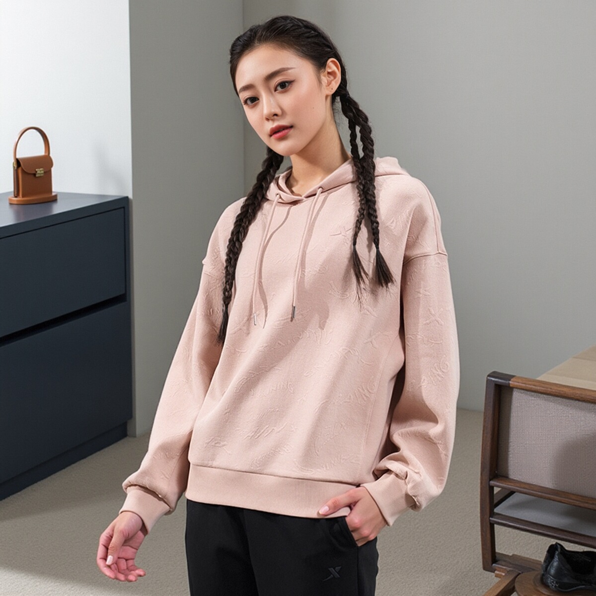 特步连帽卫衣女2025秋季新款针织套头衫简约运动上衣976128930048