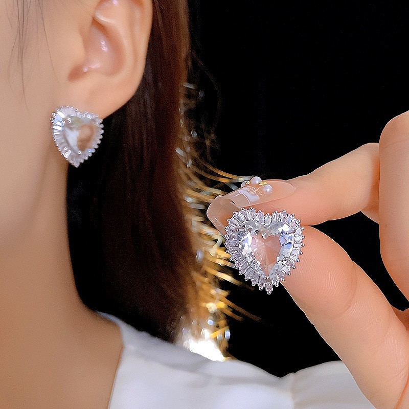 法式简约锆石爱心耳钉轻奢时尚气