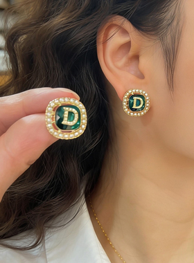 几何方圆绿色水晶珍珠耳钉2026年新款潮高级感D字母耳饰轻奢耳环