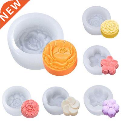 White DIY Baking Tools Reusable Flower Shape Silicone Soap