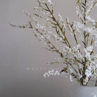 高级感逼真喷雪白色雪柳仿真花清新文艺花艺插花客厅桌面摆件装 饰