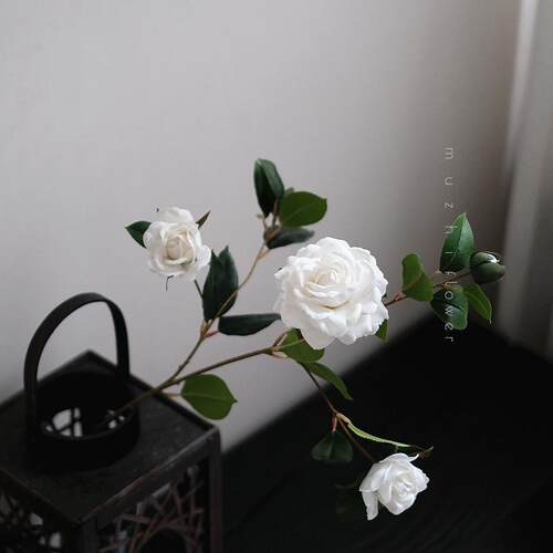 高级感山茶花手感保湿仿真花