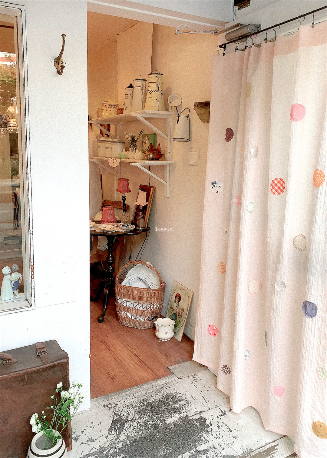 likeeun韩国代购 ins博主手工自制中古风可爱圆片拼贴窗帘飘窗