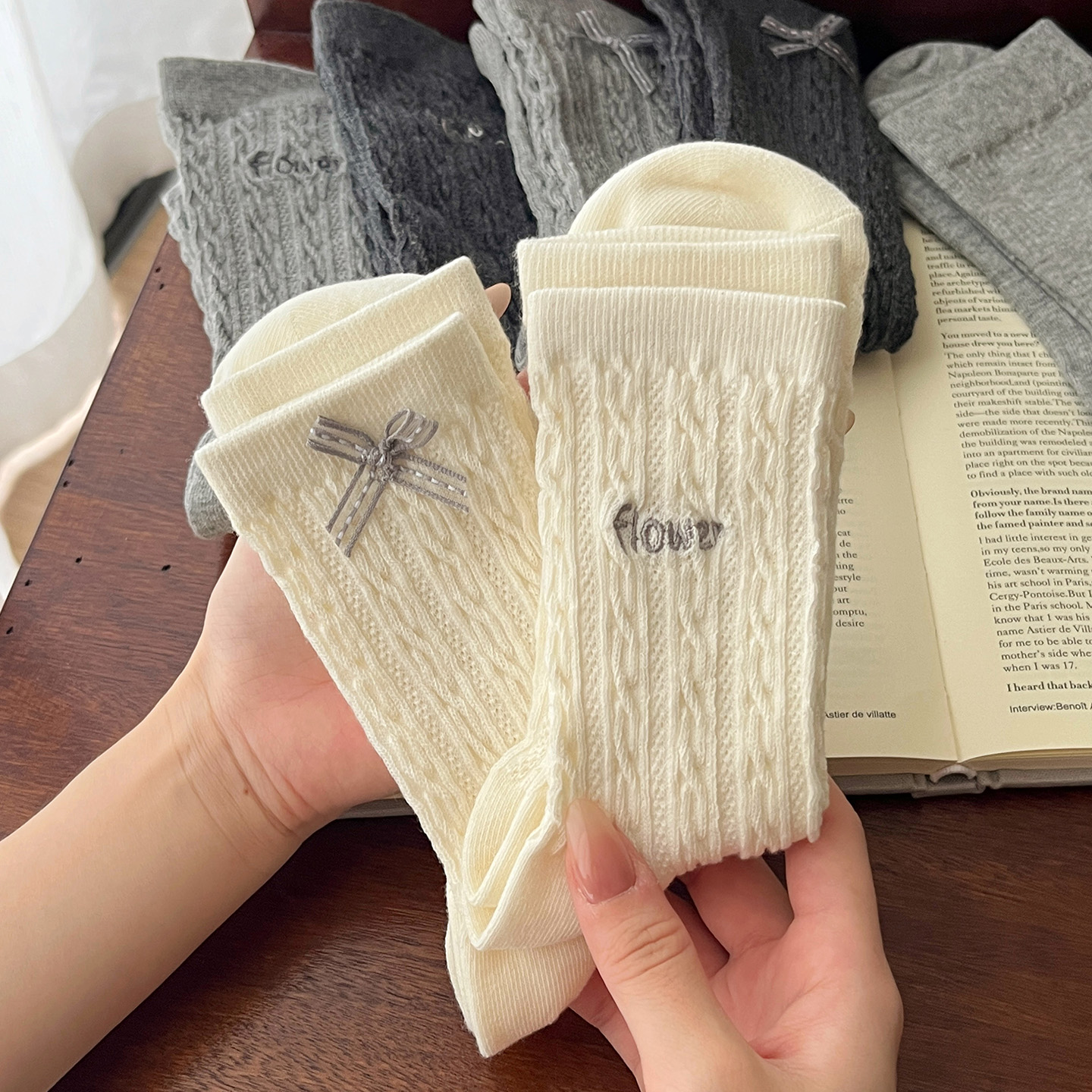 3双 麻花蝴蝶结黑白灰袜子少女生春秋冬季日系洛利搭配小皮鞋长袜