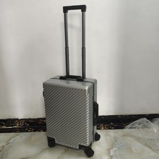 高档PC旅行箱亏本清仓孤品限量男女通勤出差旅行箱关锁铝框