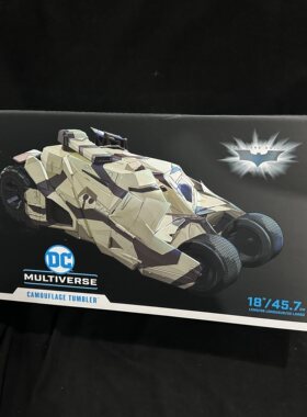 DC迷彩蝙蝠车模型金标收藏版