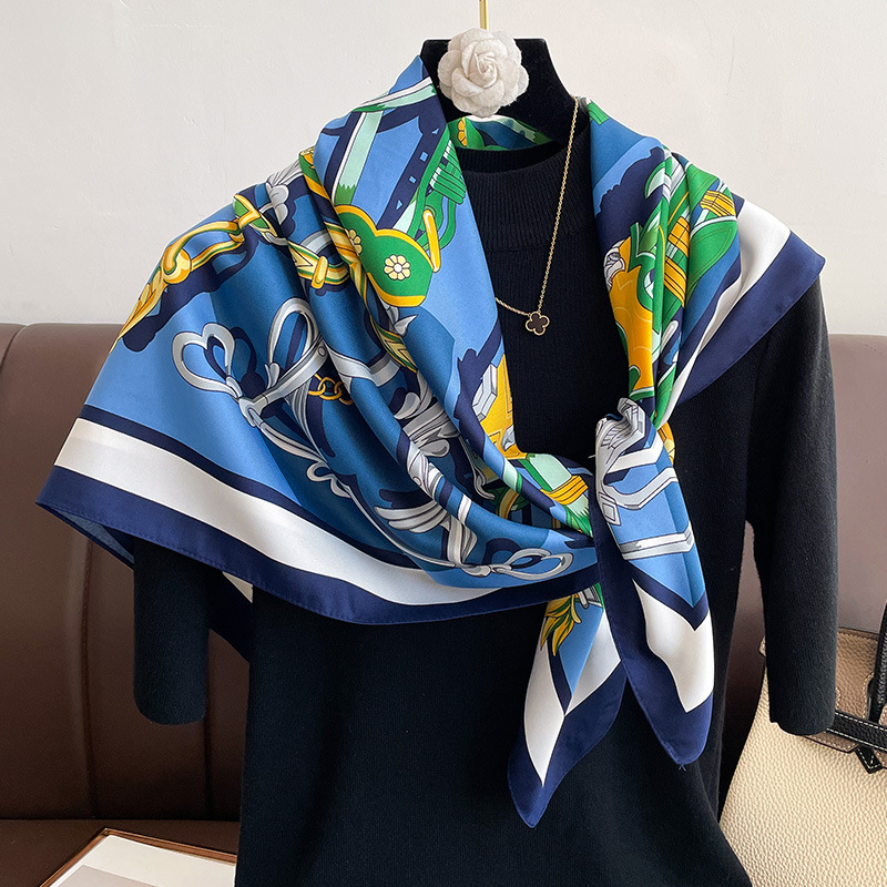 绿色图腾印花丝巾90大方巾披肩