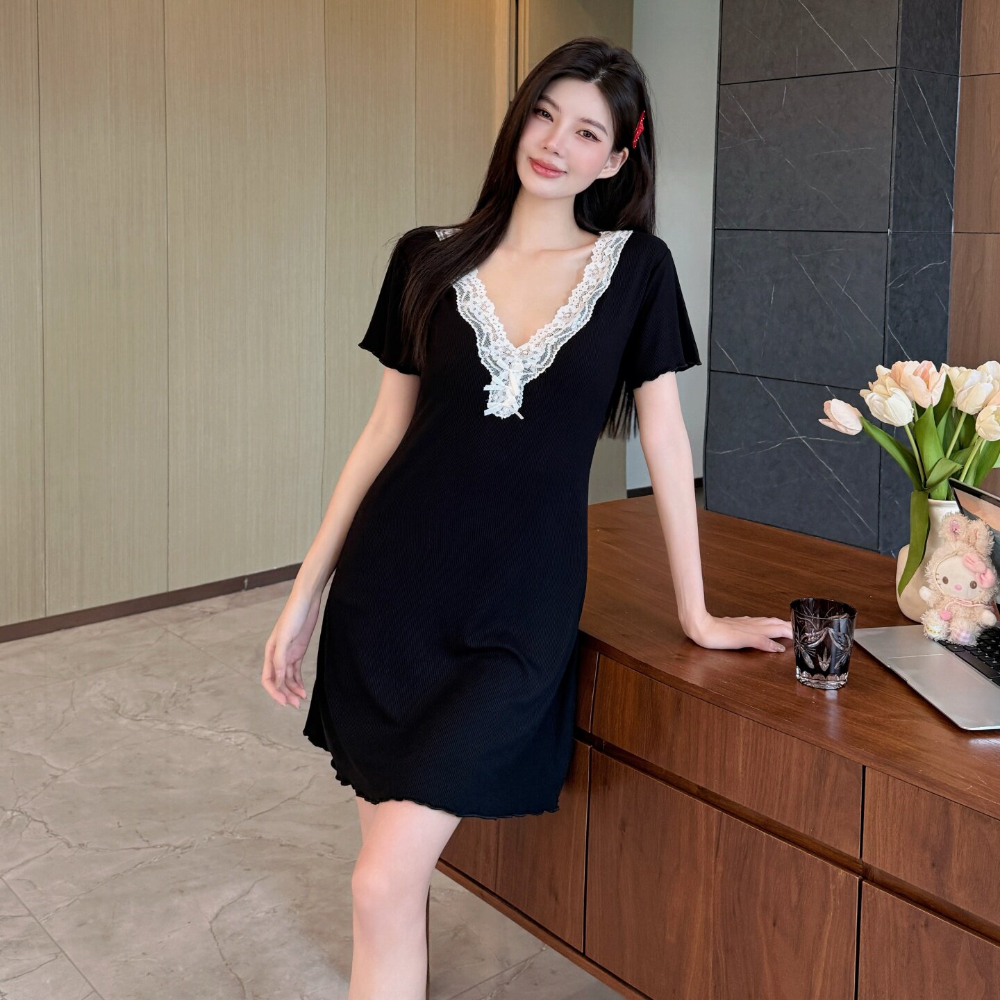 莫代尔带胸垫深V蕾丝睡裙夏季