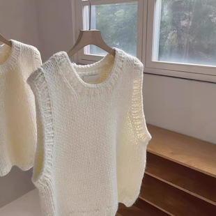 软糯复古白色针织马甲女春秋叠穿坎肩毛衣背心外搭慵懒风无袖上衣