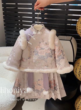 Spring韩国童装2024年冬款女童两件套新国风小盘扣毛球马面裙套装