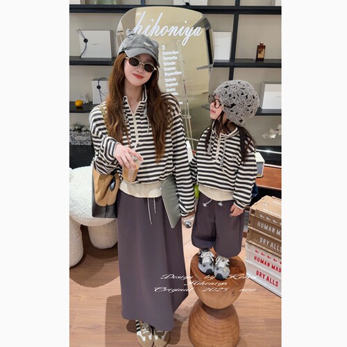 Spring韩国童装2025秋季新款亲子条纹洋气立领卫衣女童束脚裤套装