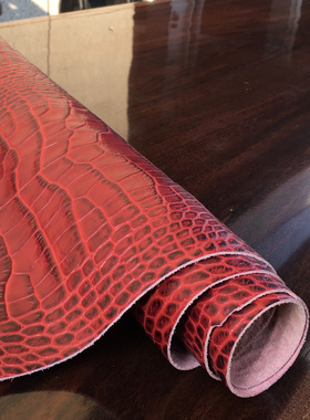 G11342意大利红色鳄鱼纹头层牛皮皮料1.2-1.4mm偏挺