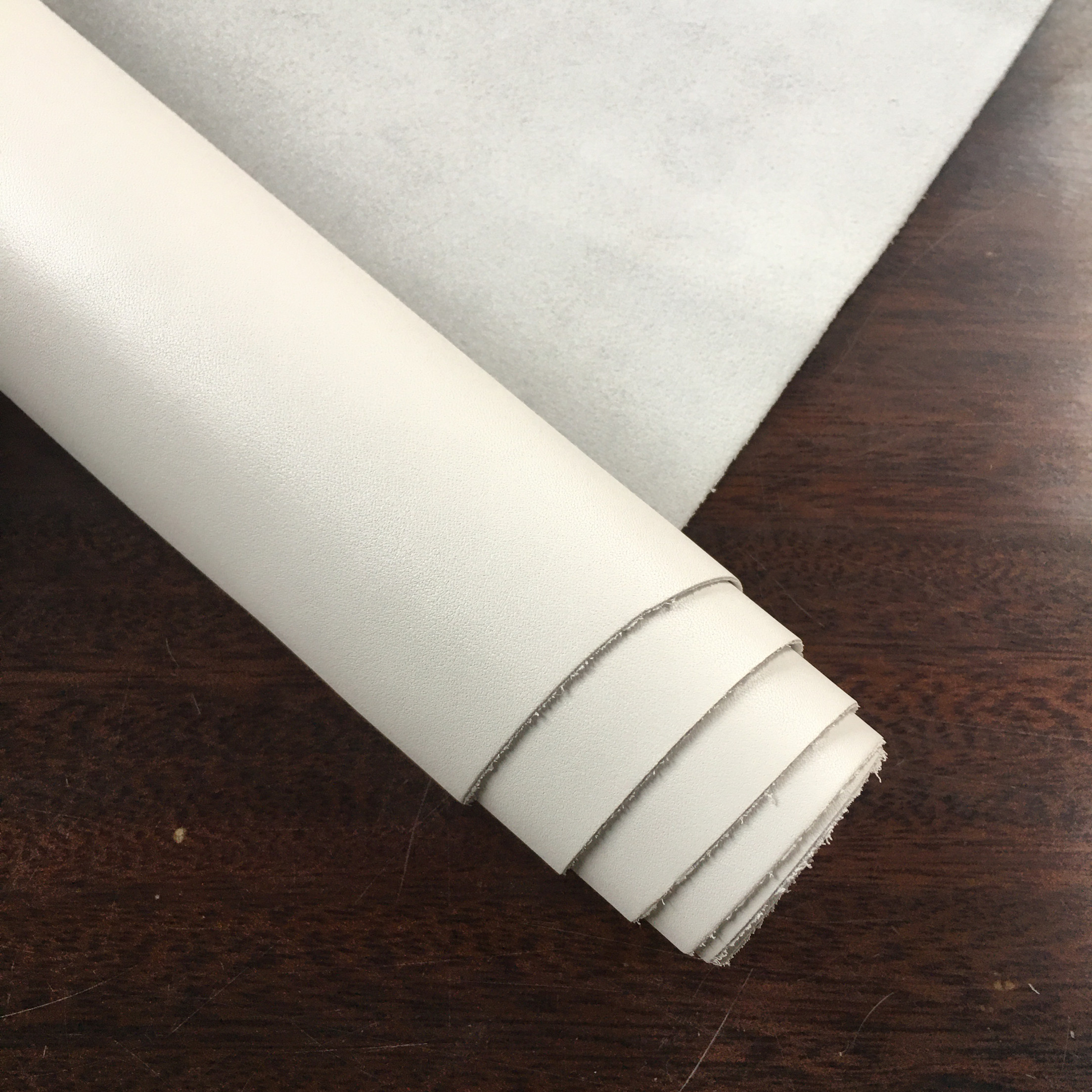 白色平纹头层牛皮真皮手工DIY皮料1mm偏挺