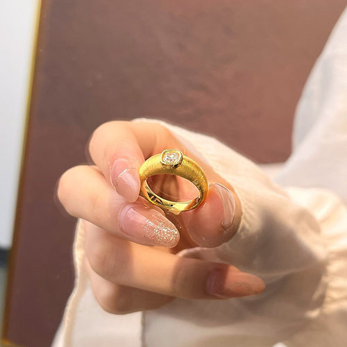 新品新款方钻拉丝戒指高级感设计