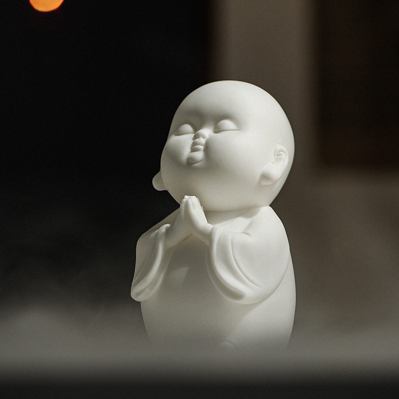 德化白瓷小和尚摆件中式陶瓷人物家居客厅玄关书房桌面禅意摆设品