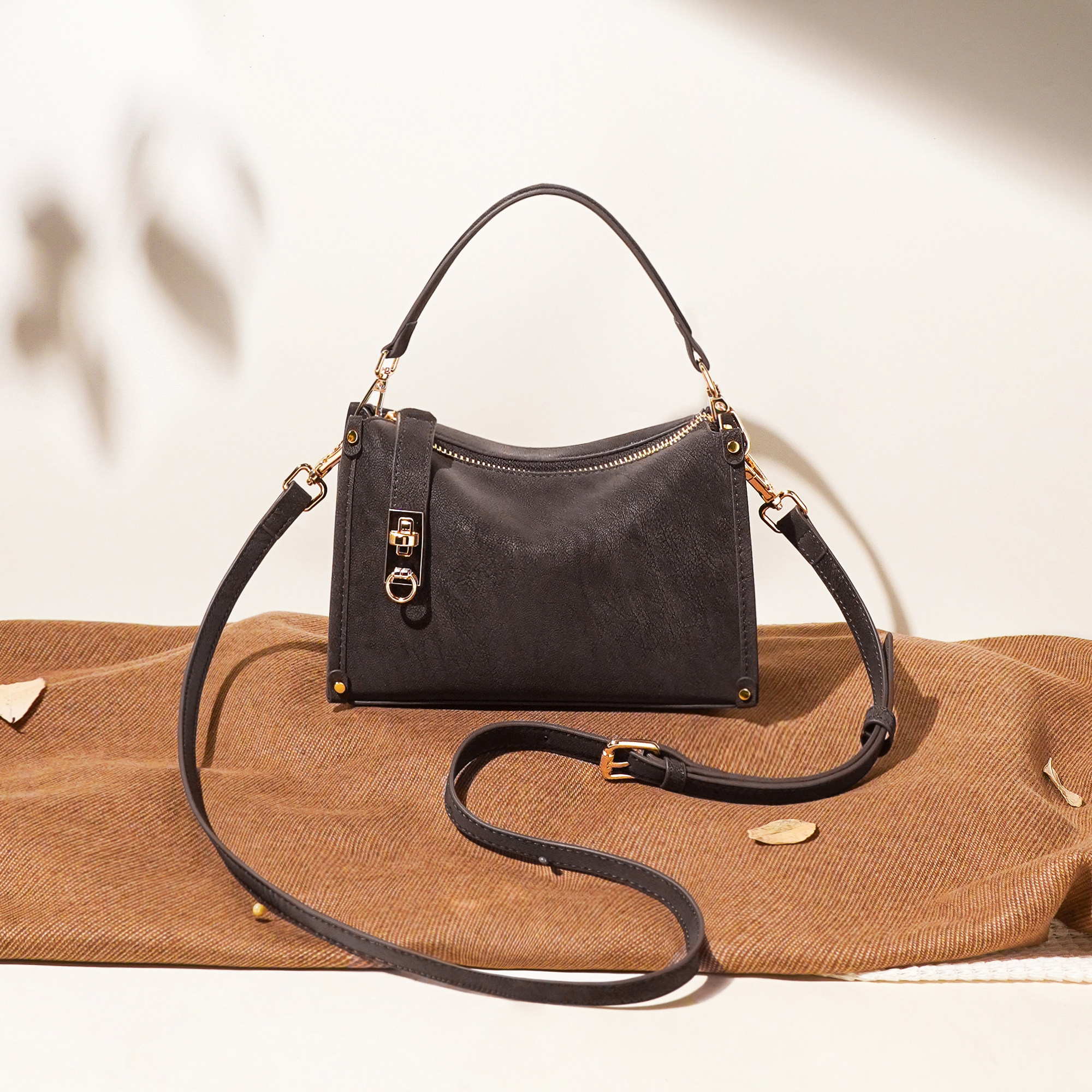 2025新款复古擦色手提枕头包