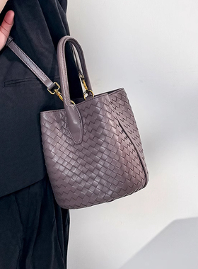 羊皮水桶包手工编织设计感2026新款女包高级轻奢真皮手拎斜挎包