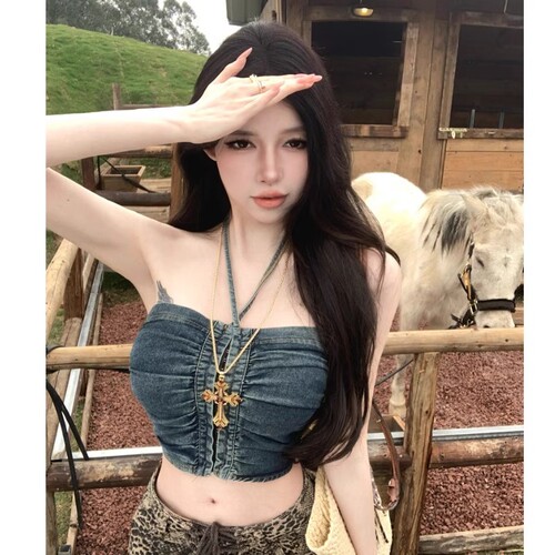 个性时髦挂脖牛仔修身裹胸背心女