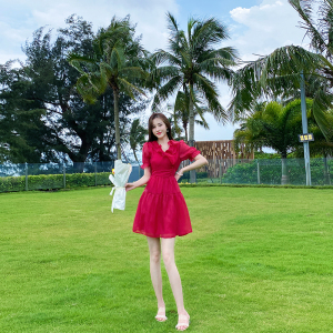 法式复古v领红色气质连衣裙女夏季赫本风仙气茶歇收腰显瘦a字裙子