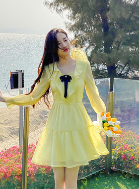亮黄色荷叶边连衣裙女春装2024新款时尚复古法式茶歇收腰方领裙子