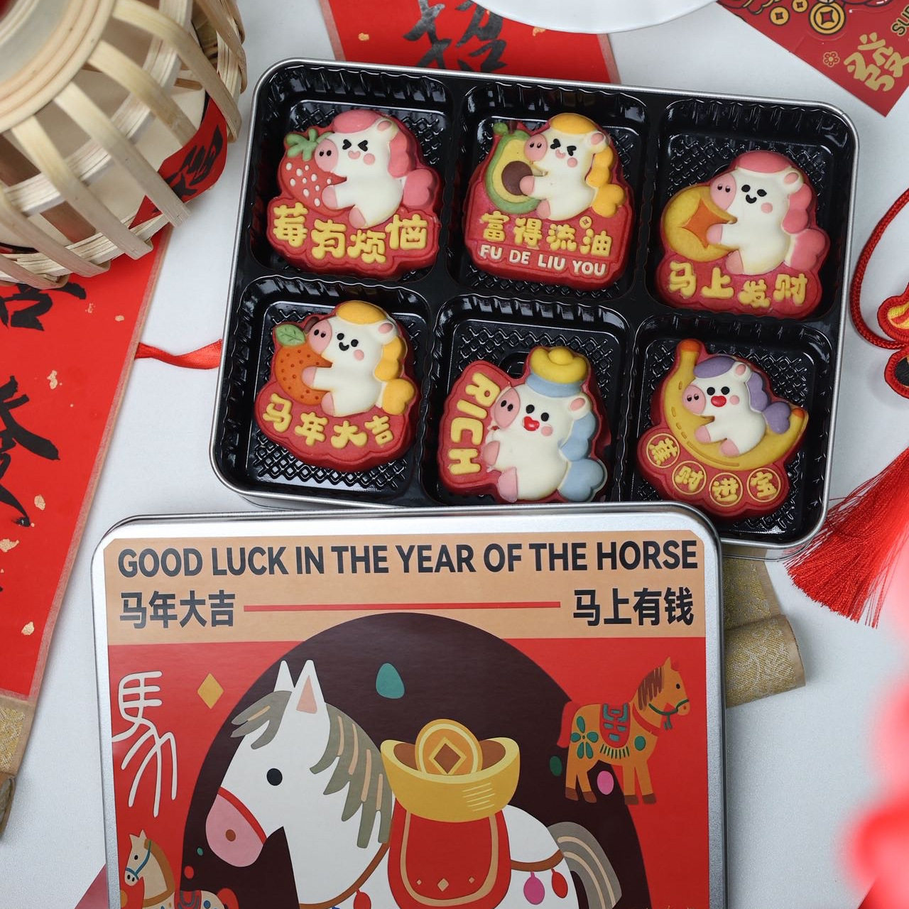 2026马年立体凤梨酥曲奇饼干礼盒高颜值网红零食装饰礼物