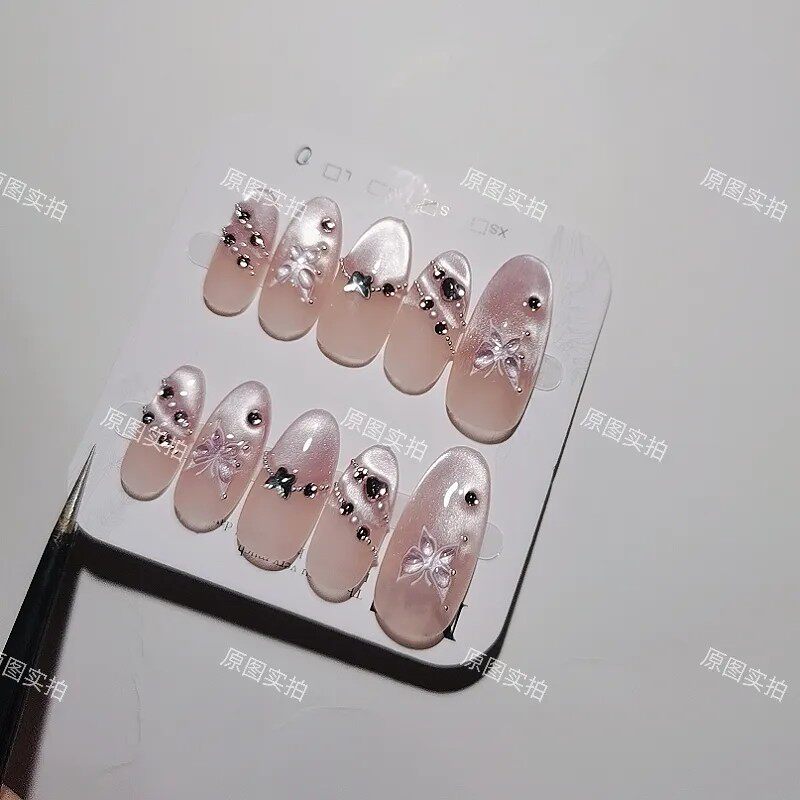 纯手工穿戴甲2025新款高级感蝴蝶飞舞碎钻冰透腮红猫眼短款美甲