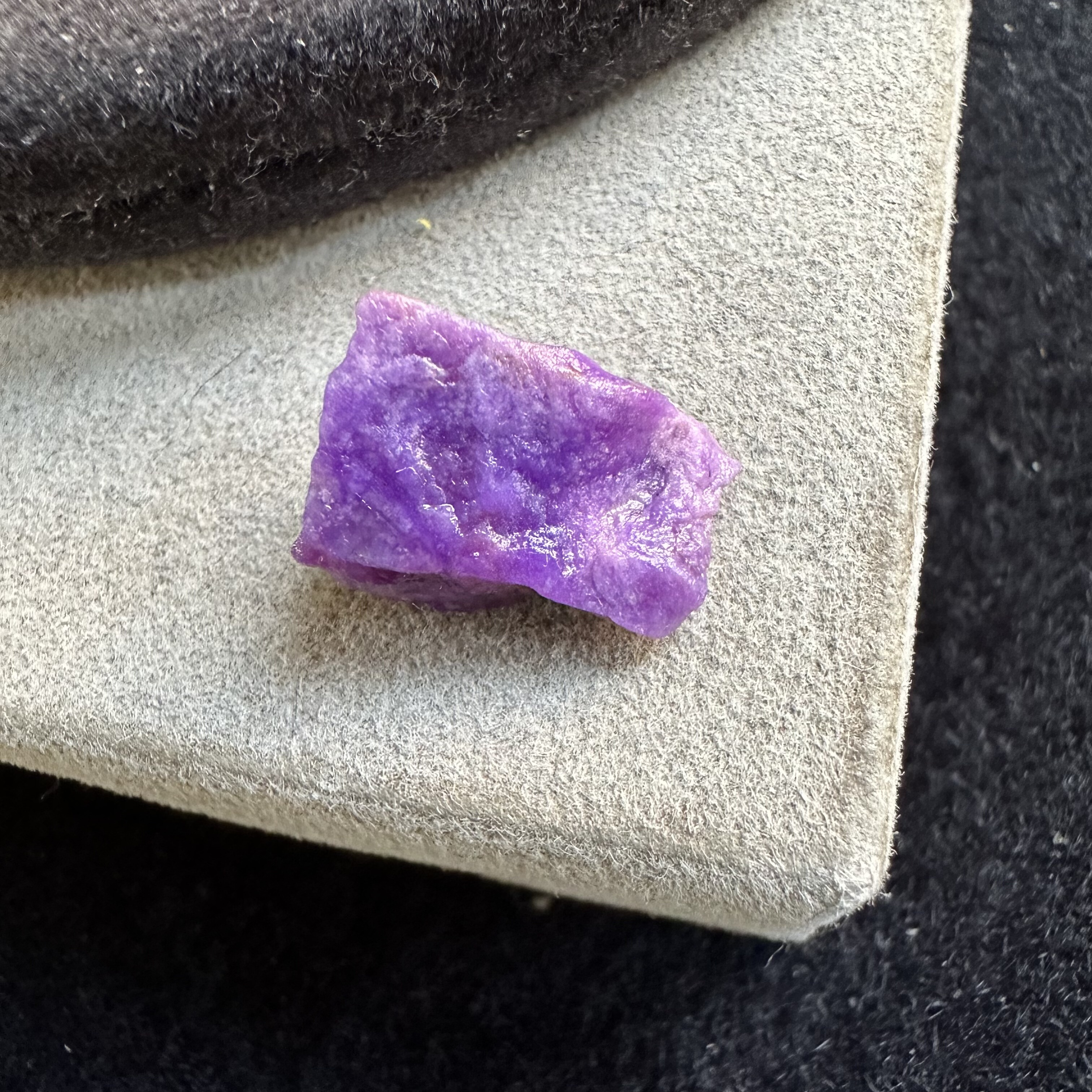 醒走 天然舒俱来老料玉化果冻粉紫色苏纪石原石小料原料裸石标本