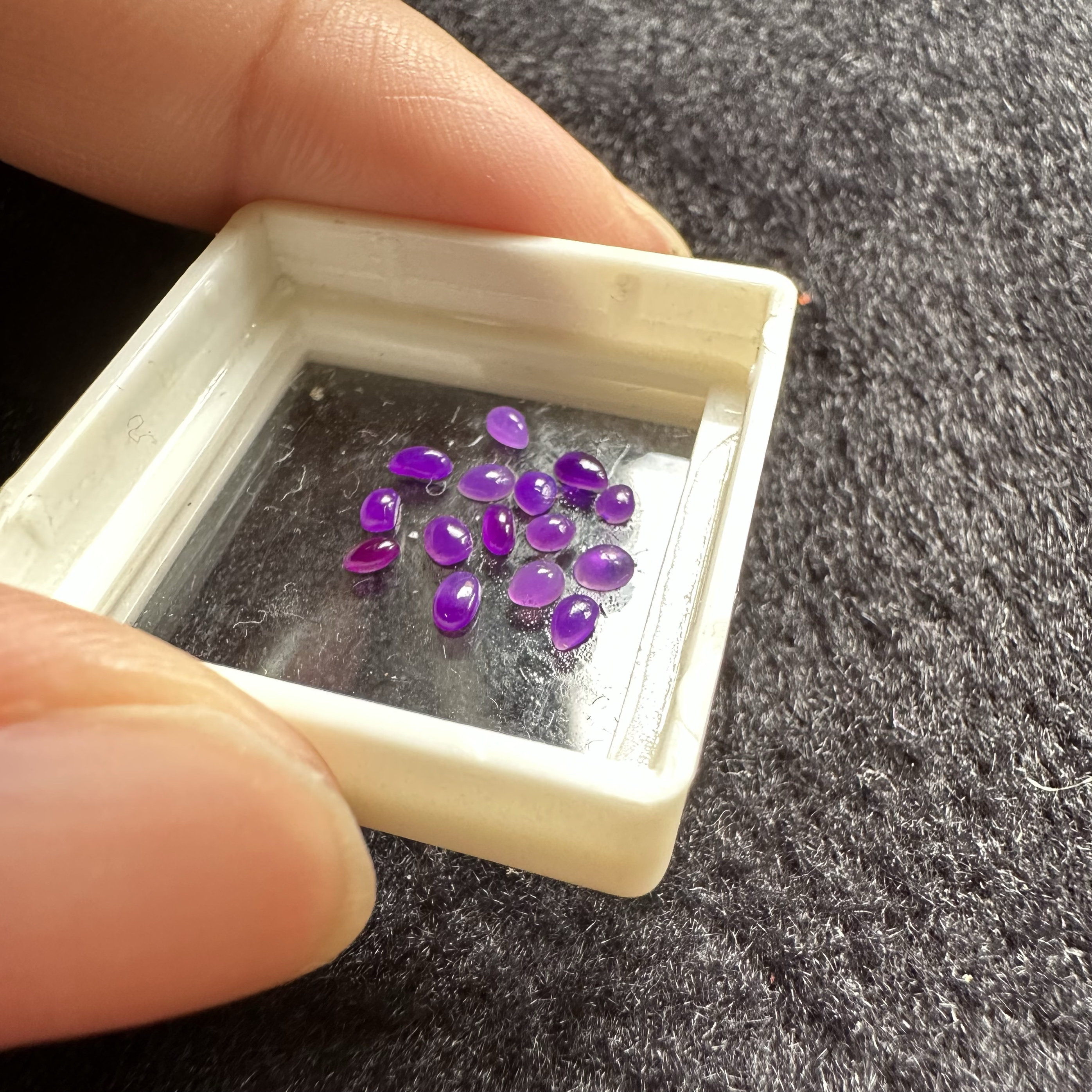 醒走 一组价 天然舒俱来荧光玻璃紫果冻凝胶紫红水滴椭圆戒面配石