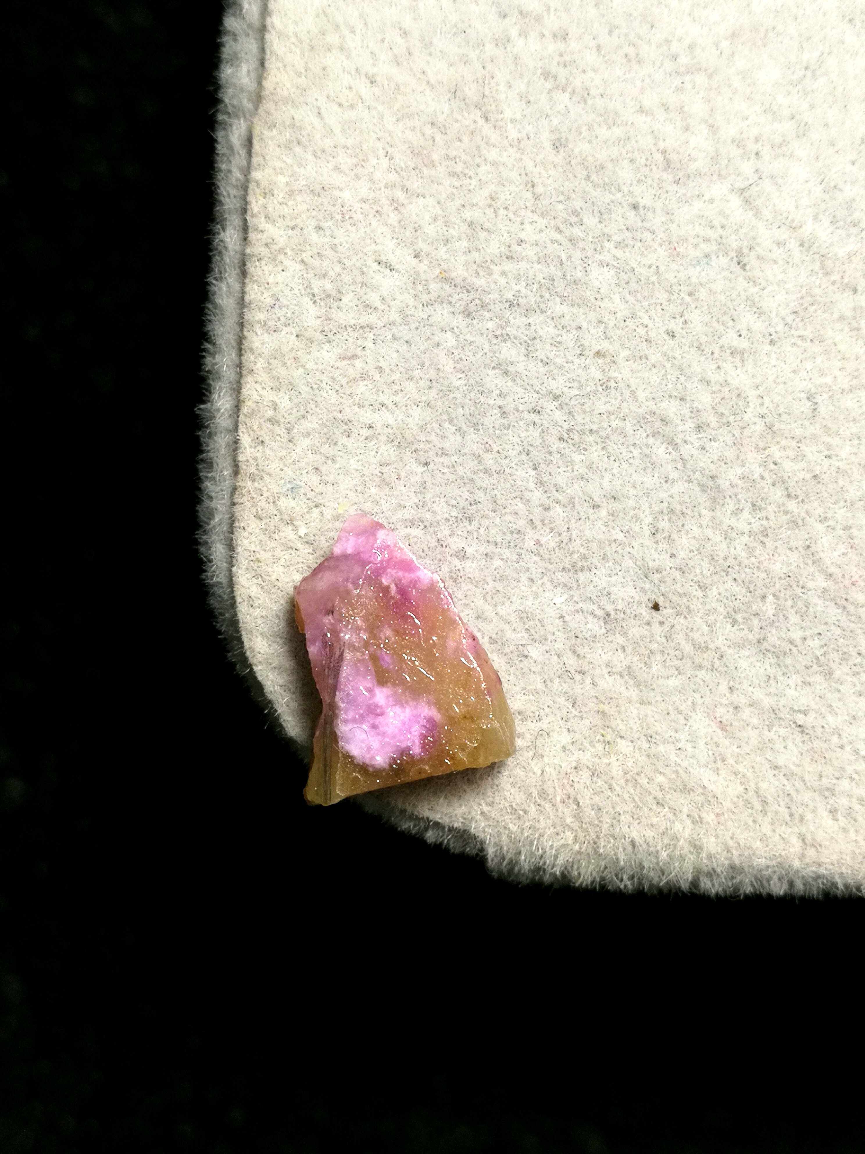 醒走 天然舒俱莱来果冻桃粉绿樱花原石小料苏纪石原料戒面裸石