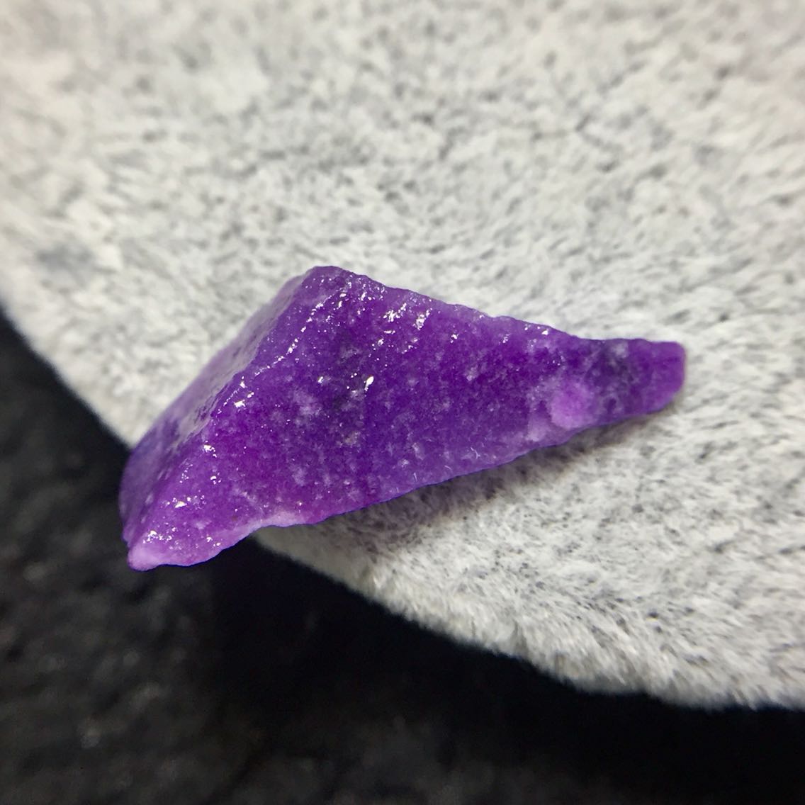 天然舒俱来皇家紫原料裸石